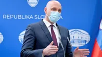 Državni sekretar na gospodarskem ministrstvu Simon Zajc: “Bolj 
se bo epidemiološka slika izboljševala, več izjem bo veljalo in večji 
izziv bo napisati odloke čim bolj pregledno. Kdaj nam to uspeva, 
kdaj pa tudi ne.”
