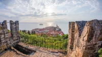 Pogled na Piran z obzidja.