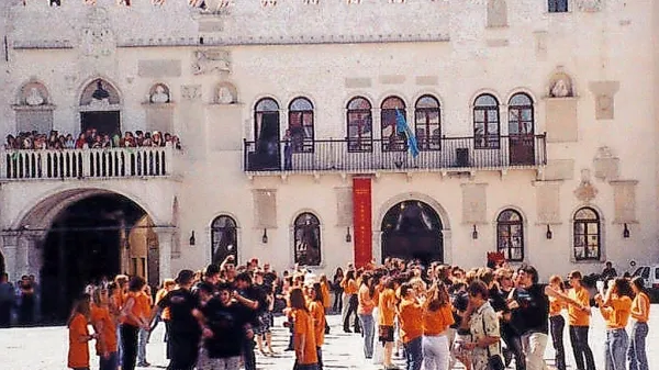  Ko sedaj gledam masovne  četvorke maturantov, je očitno, da so 
mladi na tem področju zelo napredovali.