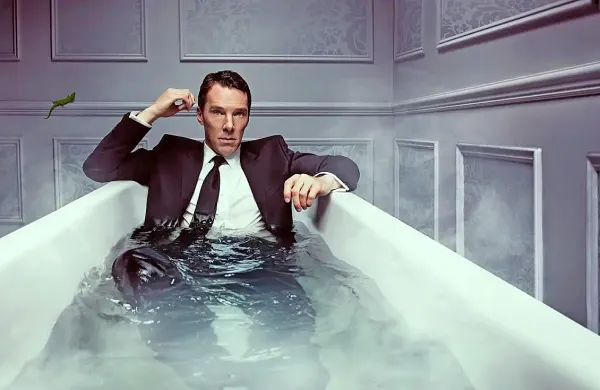 Odlični Benedict Cumberbatch v vlogi Patricka Melrosa v HBO-jevi miniseriji, posneti po romanu 