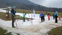 “Flika” s težavo prigaranega tehničnega snega naj bi čez počitniški 
teden zadoščala za učenje smučanja in morda tudi za vse ostale. 