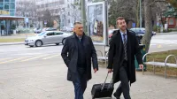 Franjo Keleminović (levo), ki mu sodijo zaradi mazaštva in oderuštva, z odvetnikom Romanom 
Završkom 