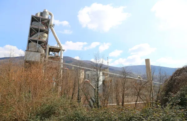 Kdo in koliko obremenjuje zrak in vpliva na zdravje ter kakšen je vpliv Salonita, bo povedala analiza meritev Univerze v Novi Gorici. 