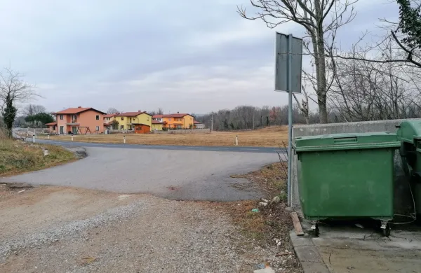 Krožišče bodo urejali na koncu Opatjega sela, kjer je ekološki otok, 
ki ga bodo  prestavili za nekaj deset metrov.    
