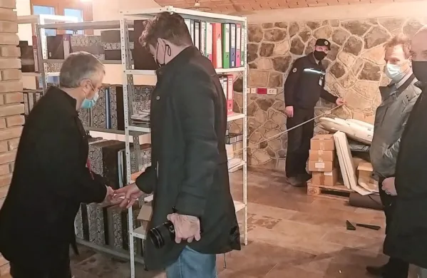Pred kratkim so si vpleteni v pripravo razstave ogledali in izmerili 
prostore v kleti in avli Stergulčeve hiše.  