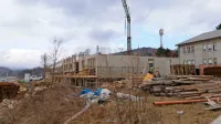 Predvidoma do konca leta bo nov stanovanjski blok - rezidenca 
Bellevue pod Kolodvorsko cesto vseljiv. Kletna stanovanja bodo 
imela atrijski vrt. 

