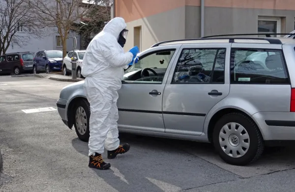 Testiranje zaposlenih v šolstvu v sežanskem zdravstvenem domu  
izvajajo redno, za občane pa samo enkrat tedensko.