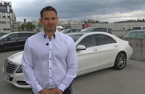 Kriminalisti NPU naj bi preiskovali tudi stanovanje v Fiesi, kjer naj 
bi bil Rok Snežić tudi stalno prijavljen.