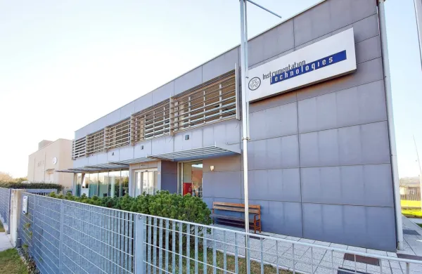 Instrumentation Technologies izkušnje in znanje s področja 
pospeševalnikov delcev širi na trg protonske terapije za medicinske namene in širšo industrijo.