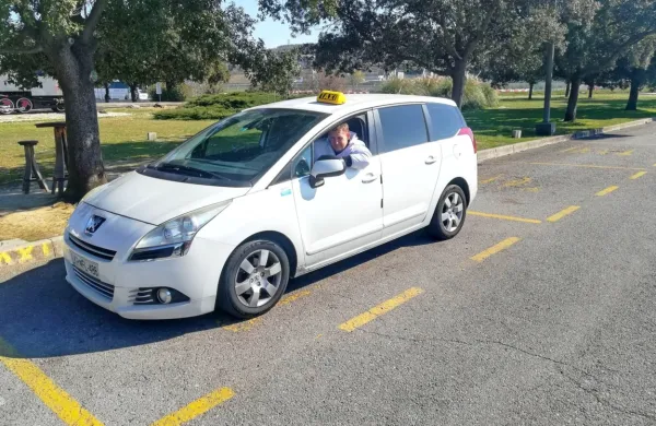 Koprski taksist  Edo Šabić gre ponavadi na hitri test v zdravstveni 
dom v nedeljo popoldne, ko ni gneče. 

 