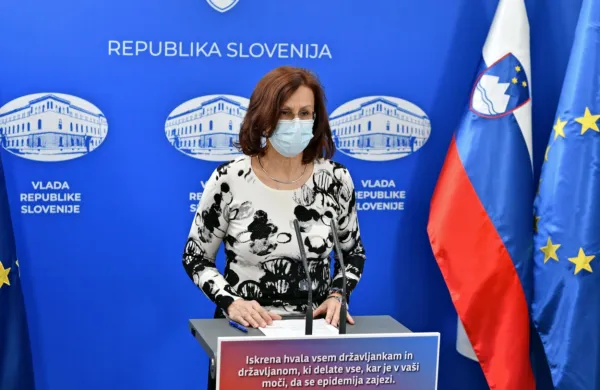 Direktorica Nacionalnega laboratorija za zdravje, okolje in hrano 
Tjaša Žohar Čretnik