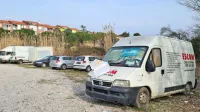 Sloves najbolj nagnusnega zapuščenega vozila na  gramoznem 
parkirišču  v Olmu si zasluži ta  kombi.