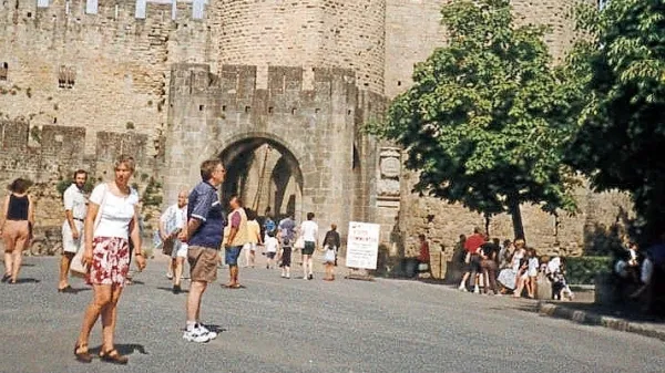 Središče gibanja katarov je bilo v utrjenem Carcassonnu v južni 
Franciji.

