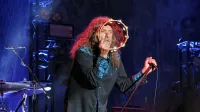 Robert Plant - na fotografiji med koncertom v puljski areni pred 
petimi leti - je po razpustu legendarnega benda Led Zeppelin v 
štirih desetletjih nanizal enajst studijskih albumov.