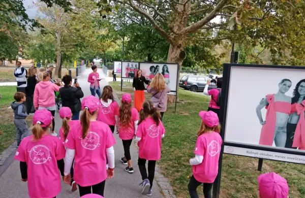 Rožnati oktober v Ajdovščini. Zaradi epidemije trpijo številne 
preventivne pobude, prekinilo pa se je tudi redno delo v centrih za 
krepitev zdravja. 