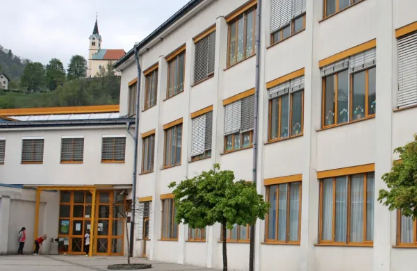 Anonimno žaljenje ni na mestu, so pa starši dvignili glas proti 
temu, da učenci morajo  nositi maske v šoli. 