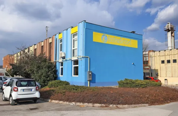Špeditersko podjetje Interland, ki posluje na sežanskem Terminalu od leta 2009, se bo širilo v poslovne prostore nekdanjega 
Kraškega zidarja v neposredni bližini.