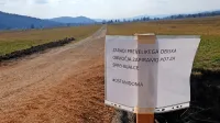 Dokumentarni film Vmesni čas z dvajsetimi sogovorniki prinaša  vzdušje z začetka epidemije.  