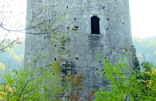 Začenja se obnova Ravbarjevega stolpa