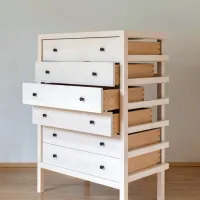 Predalnik 2 predalnik, oblikovala Klara Zalokar, Klemen Zupančič, 
proizvajalec Studio Moste