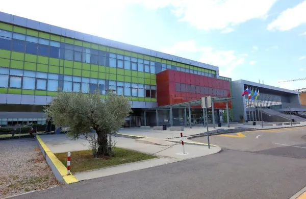 Pomislekom navkljub se je v  soboto  cepilo 42 od 49 prijavljenih 
učiteljev OŠ Koper.