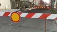 V soboto opoldne je 43-letnik  z avtomobilom fiat punto pred 
policisti pobegnil v Gorico tako, da je prebil varovalne ograje 
delovne zapore.