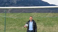 Bojan Adžić je za Primorje igral v vseh selekcijah. Bil je član 
generacije, ki je v sezoni 1995/96 postavljala temelje za preboj v  
slovenski vrh in nato v pokal evropske nogometne zveze. 