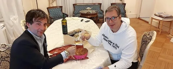 Kavčič je koprsko malvazijo nesel k Vučiću