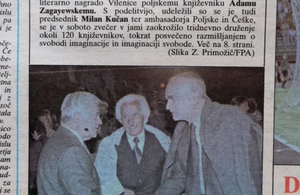 Tako smo pred četrt stoletja na naslovnici Primorskih novic 
pospremili podelitev nagrade festivala Vilenica poljskemu pesniku Adamu Zagajewskemu. 