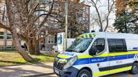 48-letnika iz okolice Spodnje Idrije so v petek popoldne z ovadbo 
zaradi umora pripeljali k preiskovalni sodnici novogoriškega 
okrožnega sodišča. 