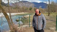 Nikolaš zatrjuje, da z ograjo ne preprečuje dostopa do Soče, saj 
bodo vrata vedno odprta za obiskovalce. 