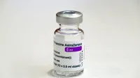 Posvetovalna skupina za cepljenje  pri ministrstvu za zdravje bo 
predvidoma odločala  tudi o tem, ali cepivo AstraZeneca uporabiti 
tudi za starejše od 65 let.  