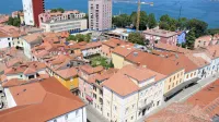  Po novem so na seznam območij za pešce s popolno prepovedjo 
motornega prometa uvrstili tudi Verdijevo ulico in Muzejski trg. 