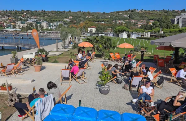  Ministrstvo bo z interventnim zakonom zagotovilo dodatno pomoč turističnemu gospodarstvu.