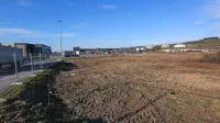 Bertošani ostro nasprotujejo, da bi na tem zemljišču v obrtni coni 
Srmin uredili kamionski terminal. 