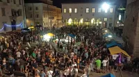 Vsebine ustvarjajo urbanost - Festival mikropivovarjev na Titovem 
trgu v Kopru poleti 2018.