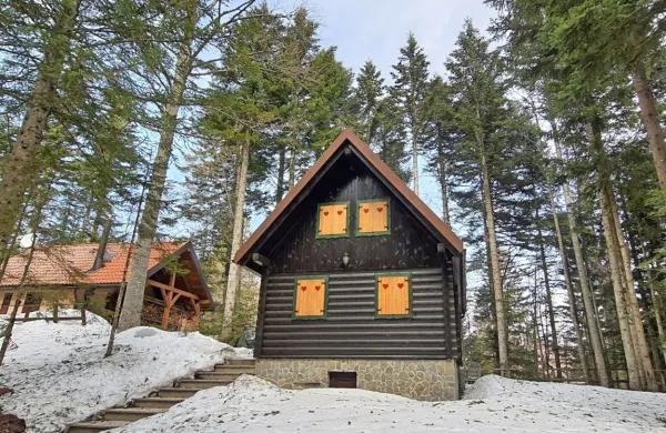 Občina Ilirska Bistrica bo 1. aprila sprejemala sklep o prodaji 
zemljišč na Sviščakih, kjer stojijo počitniške hišice.

 