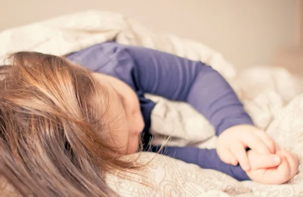 Delno plačilo za izgubljeni prihodek pripada staršu, zakoncu ali 
zunajzakonskemu partnerju, ki zaradi nege hudo bolnega otroka 
zapusti trg dela ali začne delati za krajši delovni čas. 