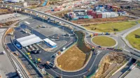 Nov cestni priključek z bertoškega krožišča vodi proti tretjemu 
vhodu v pristanišče za tovornjake, namenjene na kontejnerski 
terminal. 