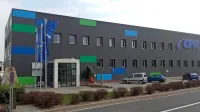 Po hišnih preiskavah, ki jih je pred leti Nacionalni preiskovalni 
urad opravil na CPK in drugih naslovih, se je pred dnevi na 
koprskem okrožnem sodišču začelo sojenje zaradi domnevno 
spornega menedžerskega prevzema podjetja. 