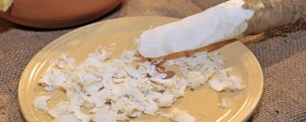 Brez hrena ob velikonočni pojedini skorajda ne gre.