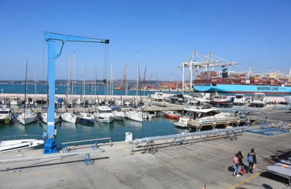 V družbi Marina bodo koprski občini vsako leto plačali približno
31.000 evrov koncesije za upravljanje občinskega pristanišča.