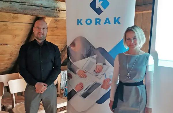 Koordinatorka Erika Švara in predavatelj Igor Panjan z LU  
Postojna, ki  se je pridružil Centru za razvoj kadrov Korak.  