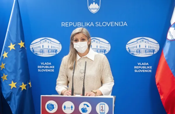 Državna sekretarka na ministrstvu za gospodarski razvoj in 
tehnologijo Ajda Cuderman