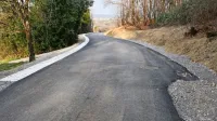  V Boninih, med Pradami in odcepom za Cerej, je koprska občina  
obnovila prvih 220 metrov ceste. 