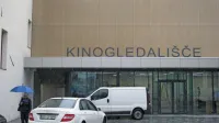 Cepili bodo v Kinogledališču,  kjer je dovolj prostora tudi za 
obvezen počitek po sprejemu  cepiva. 