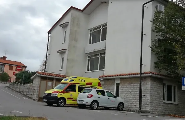  Financiranje dežurnega centra v Hrpeljah ostaja nespremenjeno in 
na ramenih občin Hrpelje-Kozina in Divača.