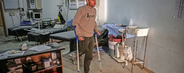 V drugi polovici marca so Asadove sile raketirale in močno 
poškodovale  bolnišnico v regiji Atalir.