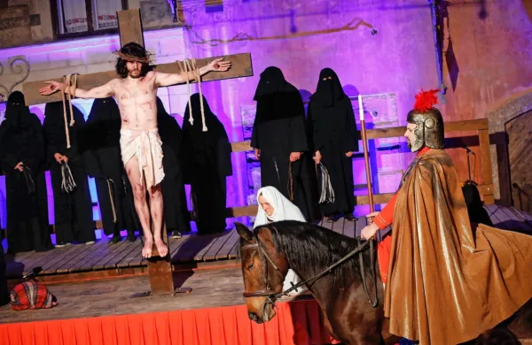  Škofjeloški pasijon so na trgih in ulicah srednjeveškega mesta nazadnje uprizorili leta 2015. 