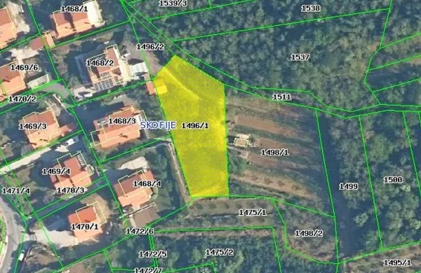 1439 kvadratnih metrov veliko parcelo na Zgornjih Škofijah bo 
občina ponudila za izklicno ceno  106.918 evrov.